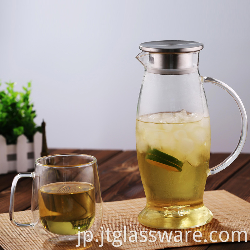 Glass pitcher with handle